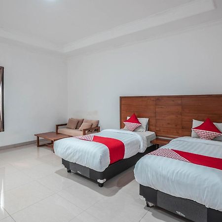 Super Oyo 686 Bunga Karang Hotel Бекаси Екстериор снимка