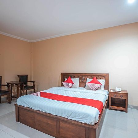 Super Oyo 686 Bunga Karang Hotel Бекаси Екстериор снимка