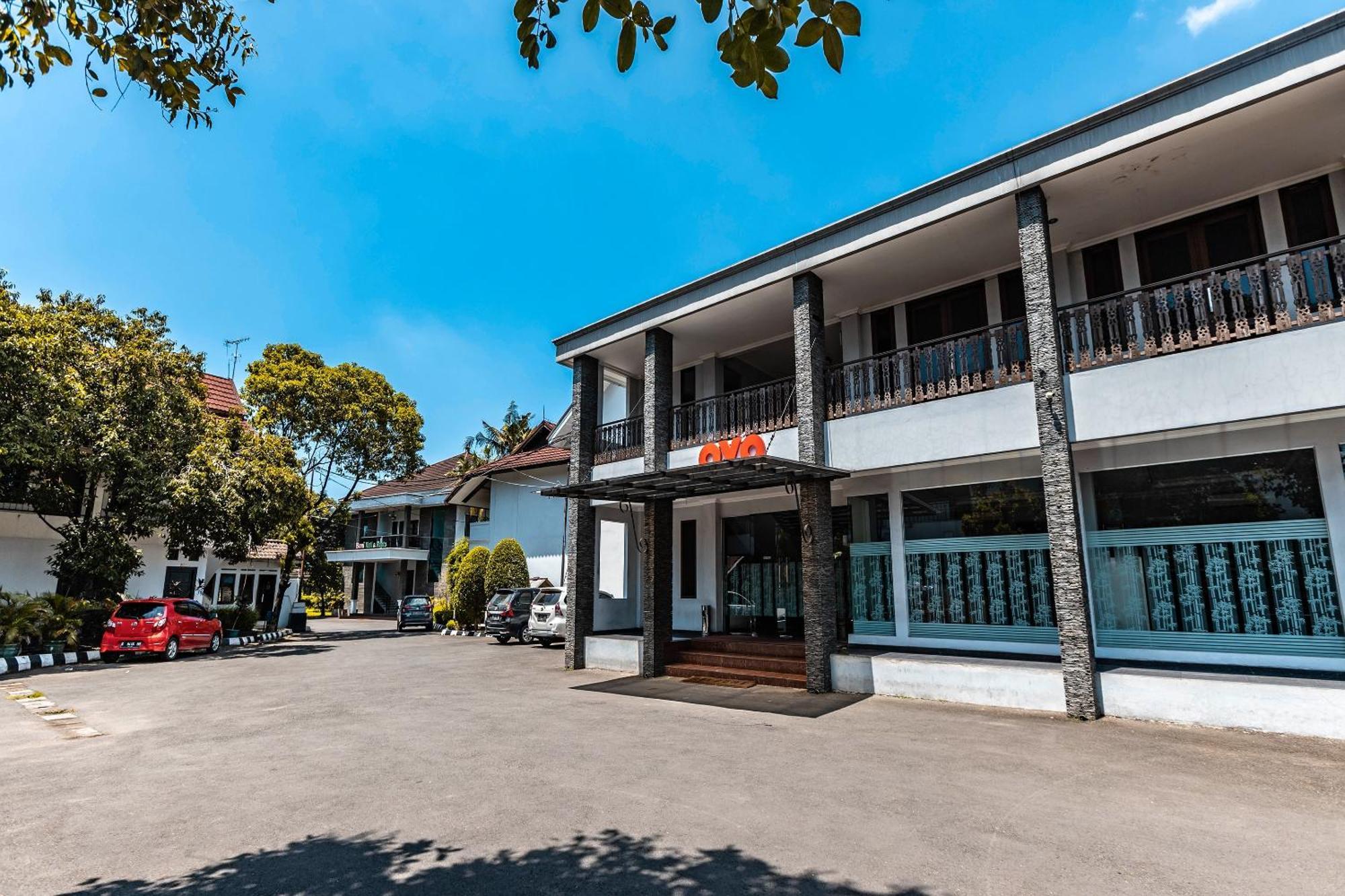 Super Oyo 686 Bunga Karang Hotel Бекаси Екстериор снимка
