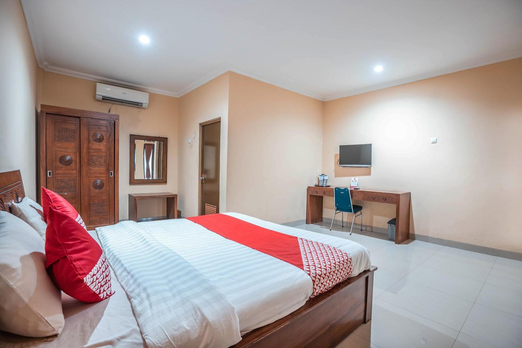 Super Oyo 686 Bunga Karang Hotel Бекаси Екстериор снимка