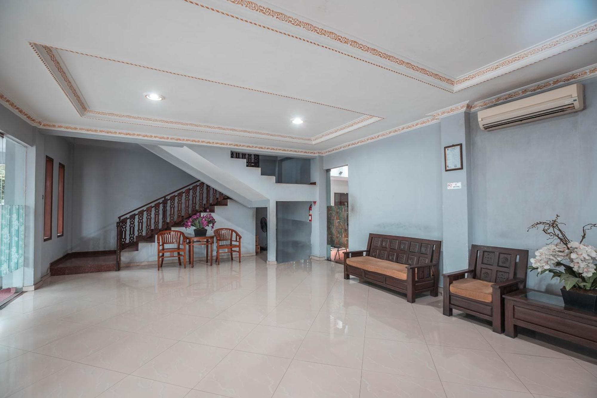 Super Oyo 686 Bunga Karang Hotel Бекаси Екстериор снимка
