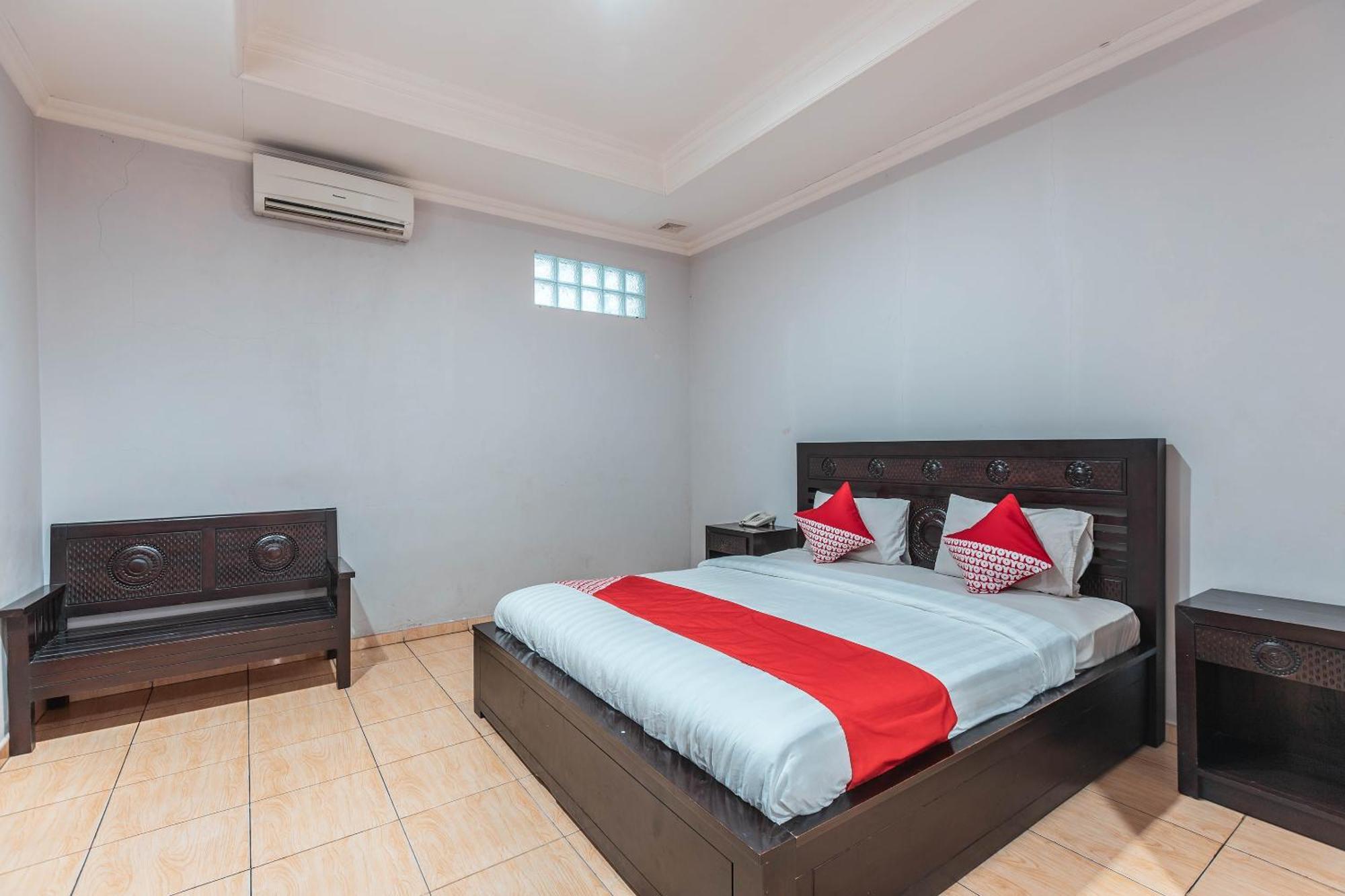 Super Oyo 686 Bunga Karang Hotel Бекаси Екстериор снимка