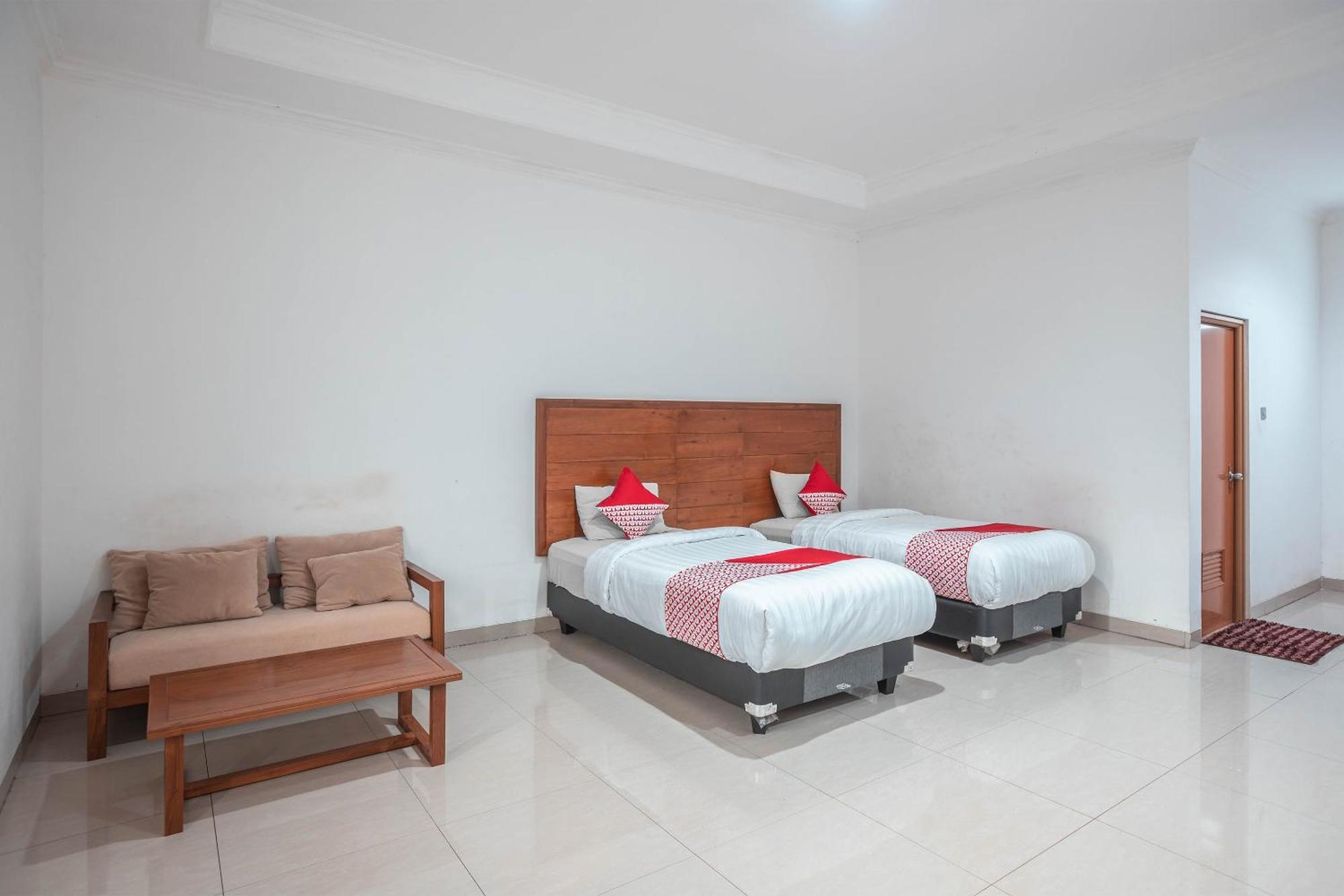 Super Oyo 686 Bunga Karang Hotel Бекаси Екстериор снимка