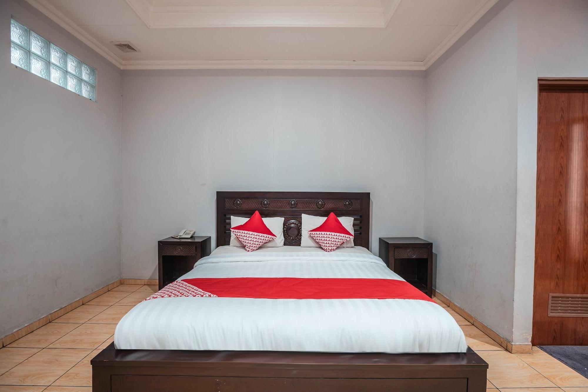 Super Oyo 686 Bunga Karang Hotel Бекаси Екстериор снимка